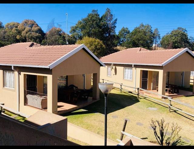 3 BEDROOM TOWNHOUSE FOR SALE IN ORMONDE